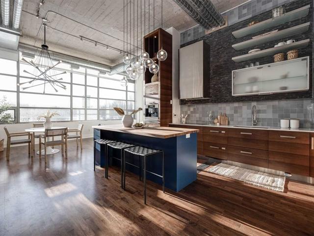 207 - 637 Lake Shore Blvd W