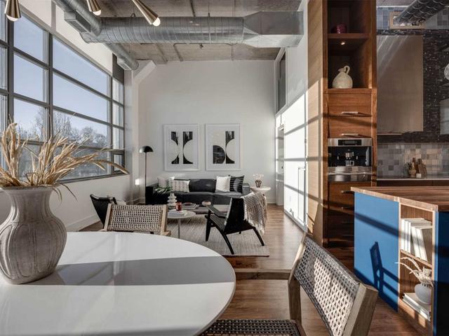 207 - 637 Lake Shore Blvd W