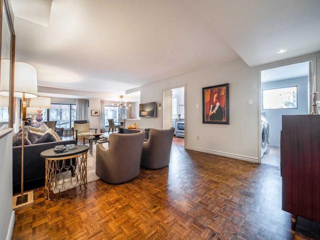 207 - 15 Mcmurrich St