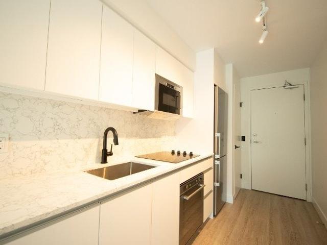 203 - 150 Roehampton Ave