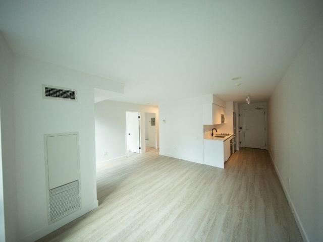 203 - 150 Roehampton Ave