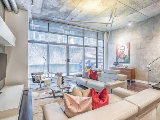 TH 4 - 10 Morrison St