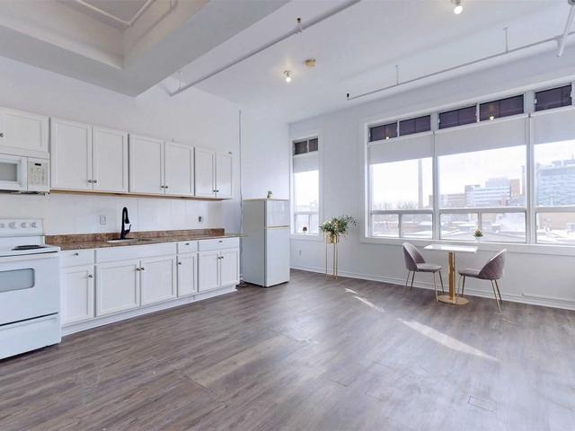 301 - 75 Kensington Ave