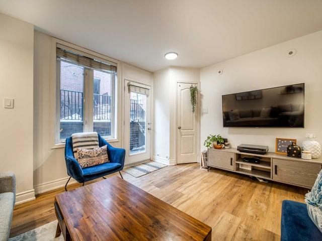 521 - 10 Douro St
