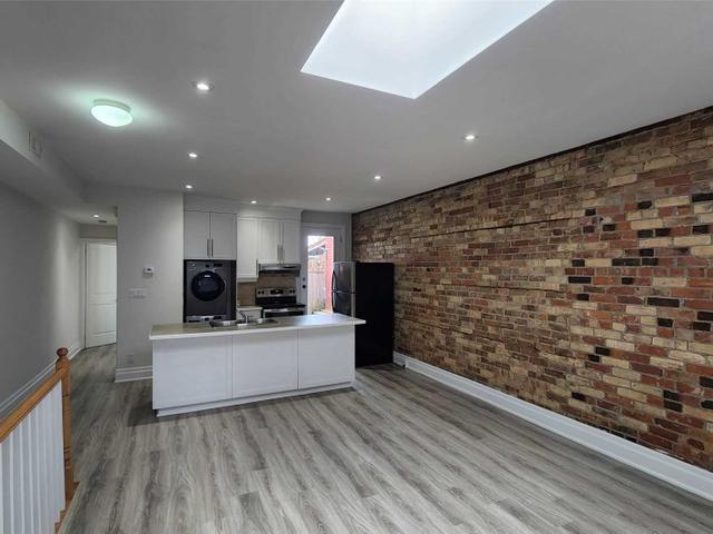 2nd Fl - 93 Harbord St
