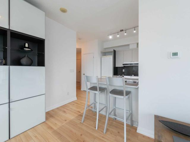 1226 - 111 Elizabeth St