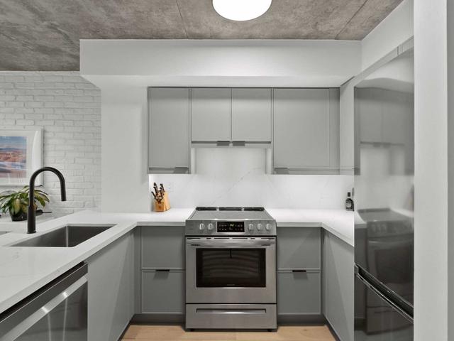 825 - 1029 King St W
