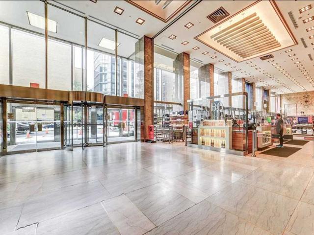 1720 - 111 St Clair Ave W