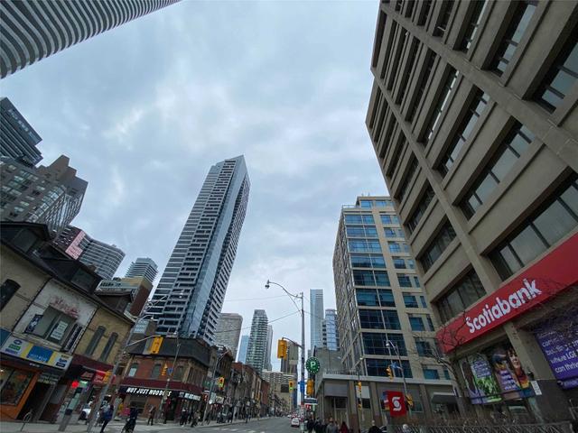 407 - 555 Yonge St