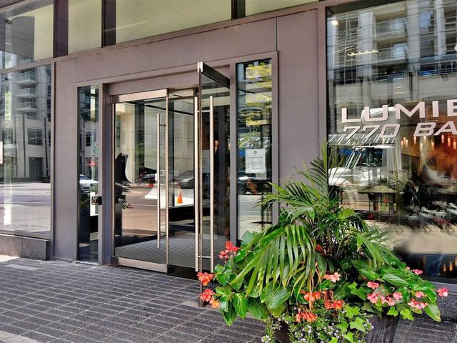 1009 - 770 Bay St