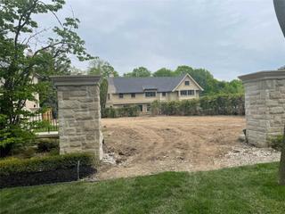 26 Sandringham Dr