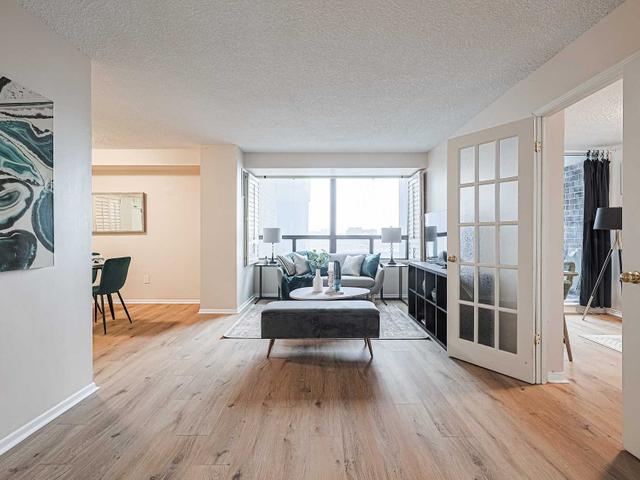 904 - 1900 Sheppard Ave E