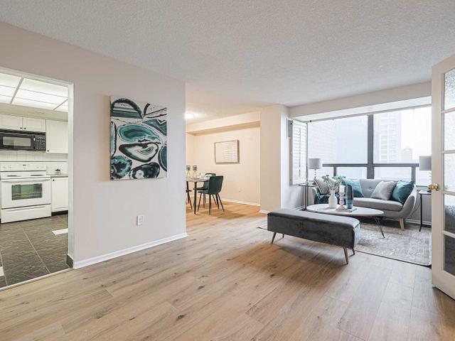 904 - 1900 Sheppard Ave E