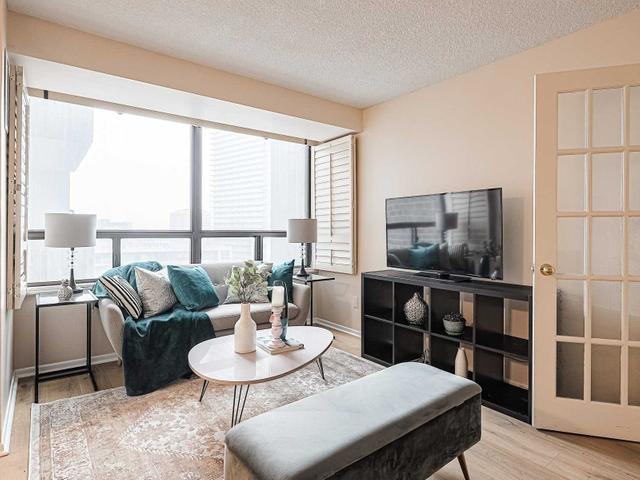 904 - 1900 Sheppard Ave E
