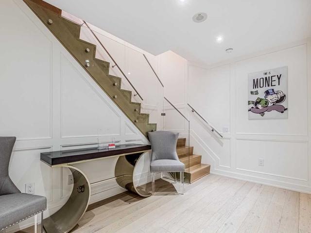 PH1407 - 629 King St W