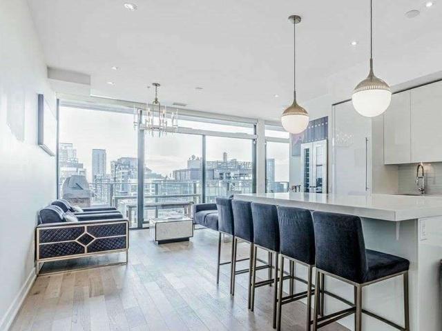 PH1407 - 629 King St W