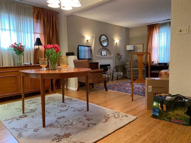 2nd Flr - 81 Burnaby Blvd