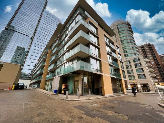 # 212 - 21 Scollard St