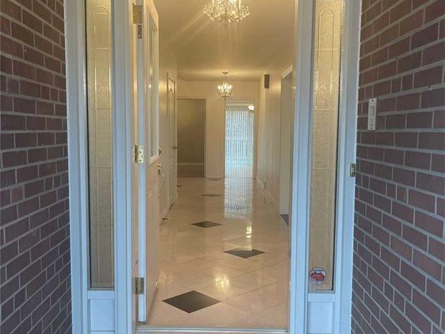 20 Regis Dr
