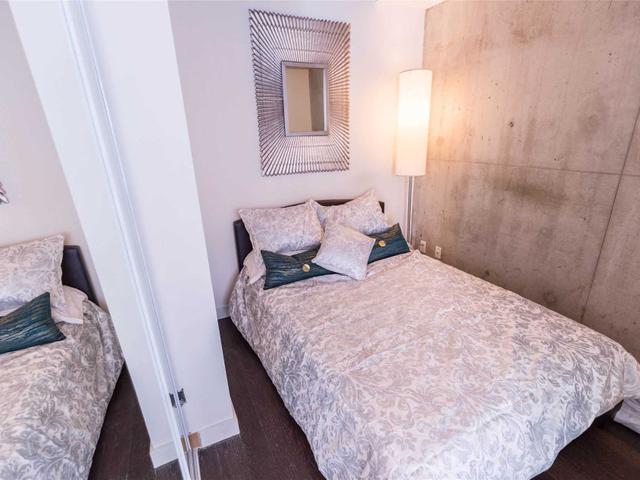 1001 - 111 Bathurst St