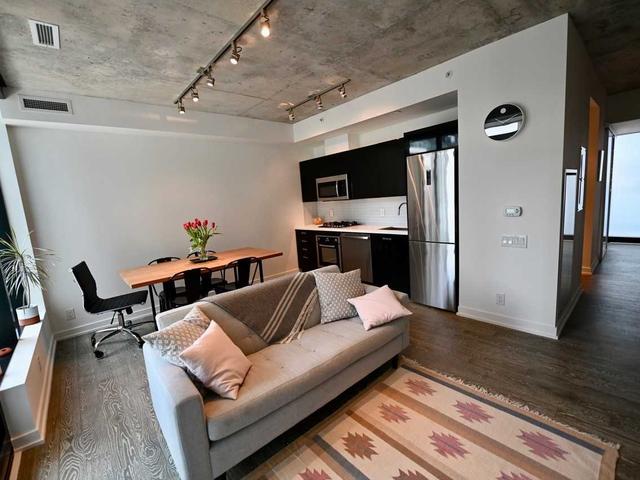 405 - 11 Charlotte St