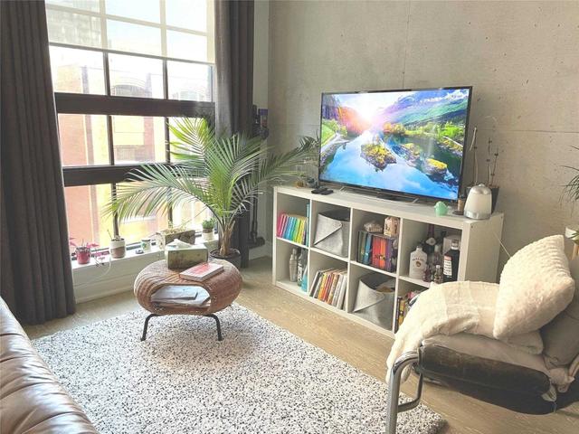 404 - 608 Richmond St W