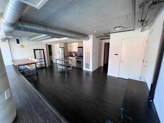 201 - 533 Richmond St W