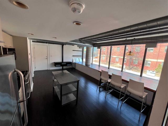 201 - 533 Richmond St W