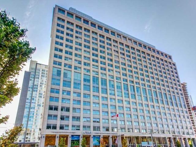 822 - 111 St Clair Ave W