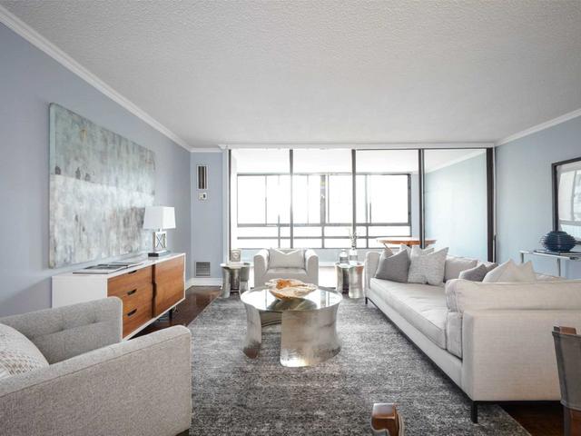 1004 - 77 Carlton St