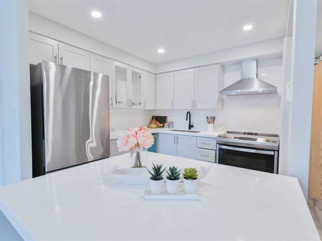 318W - 20 Fashion Rose Way