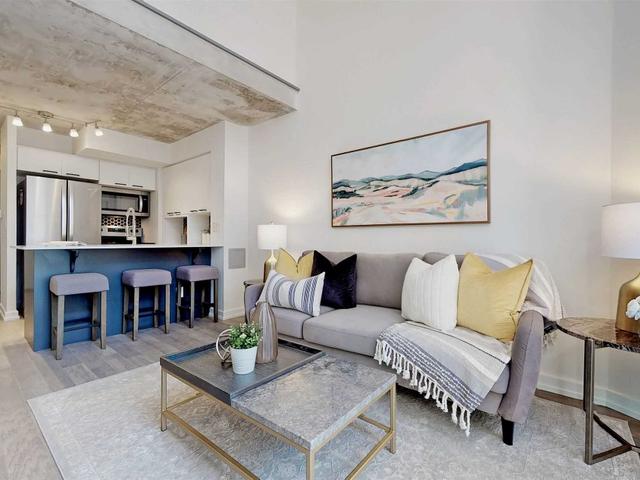 206 - 255 Richmond St E