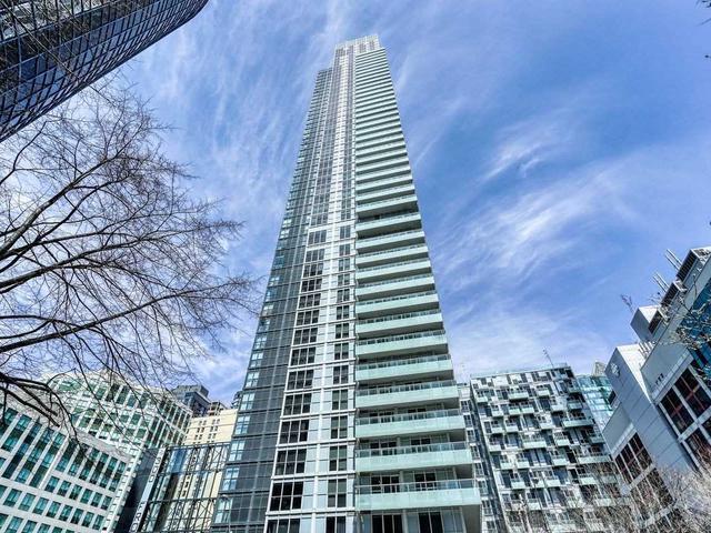 PH 1 - 300 Front St W