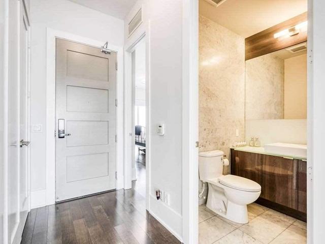 PH 1 - 300 Front St W