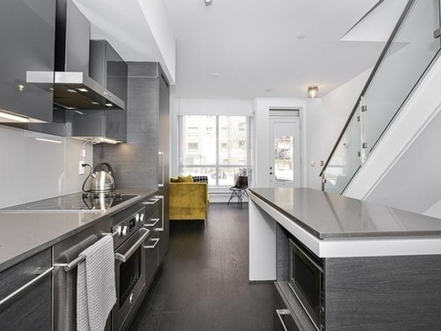 103 - 1030 King St W