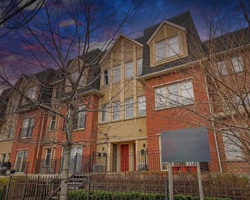 250 1496 Victoria Park Ave, North