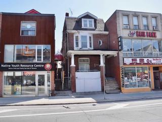 657 Bloor St W