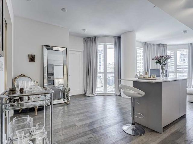 802 - 88 Cumberland St