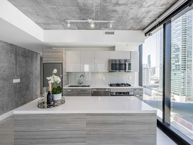 1504 - 224 King St W