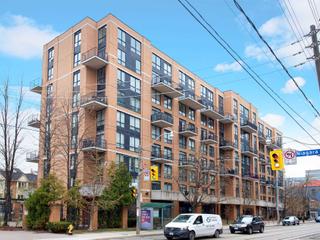 202 - 800 King St W