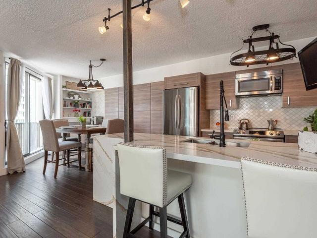 2039 - 33 Harbour Sq