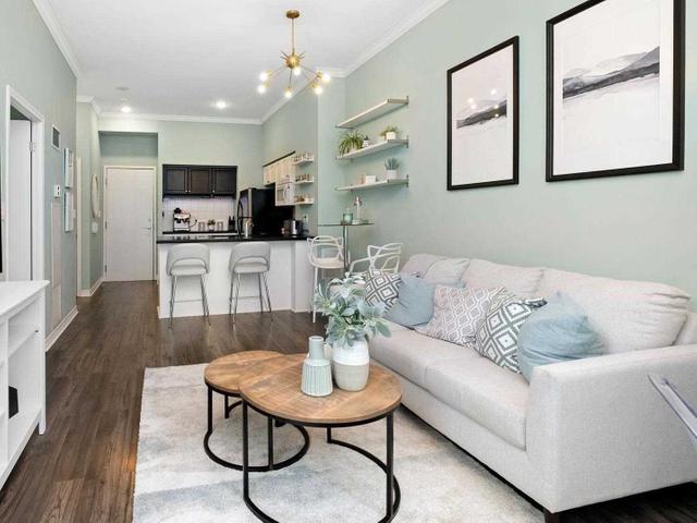 211 - 410 Queens Quay W