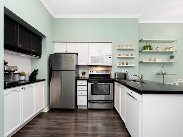 211 - 410 Queens Quay W