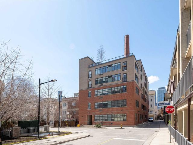 107 - 10 Wellesley Pl