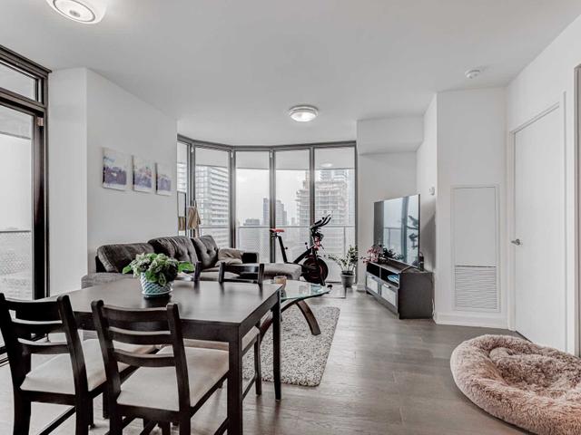 2702 - 11 Wellesley St W