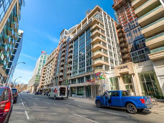 213 - 270 Wellington St W