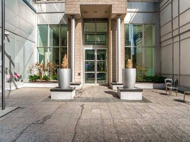 213 - 270 Wellington St W