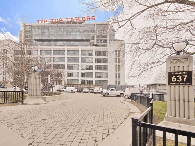 425 - 637 Lake Shore Blvd W