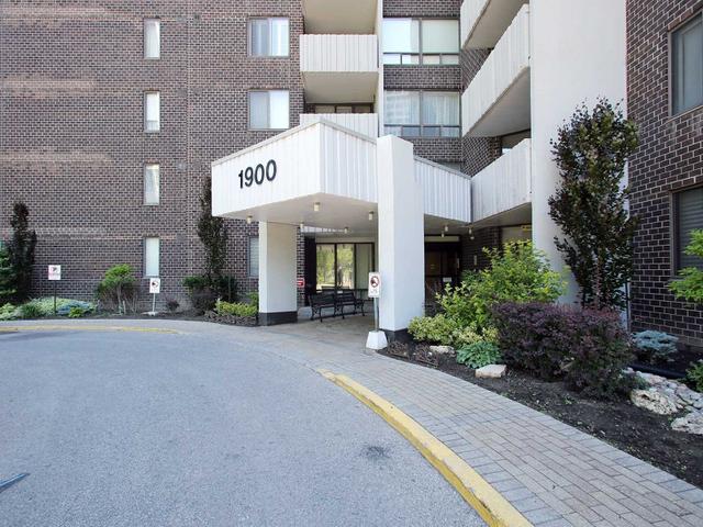 402 - 1900 Sheppard Ave E