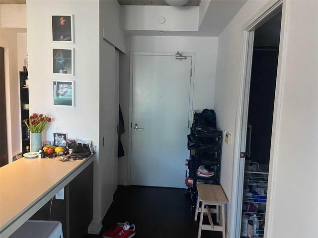 1228 - 1030 King St W